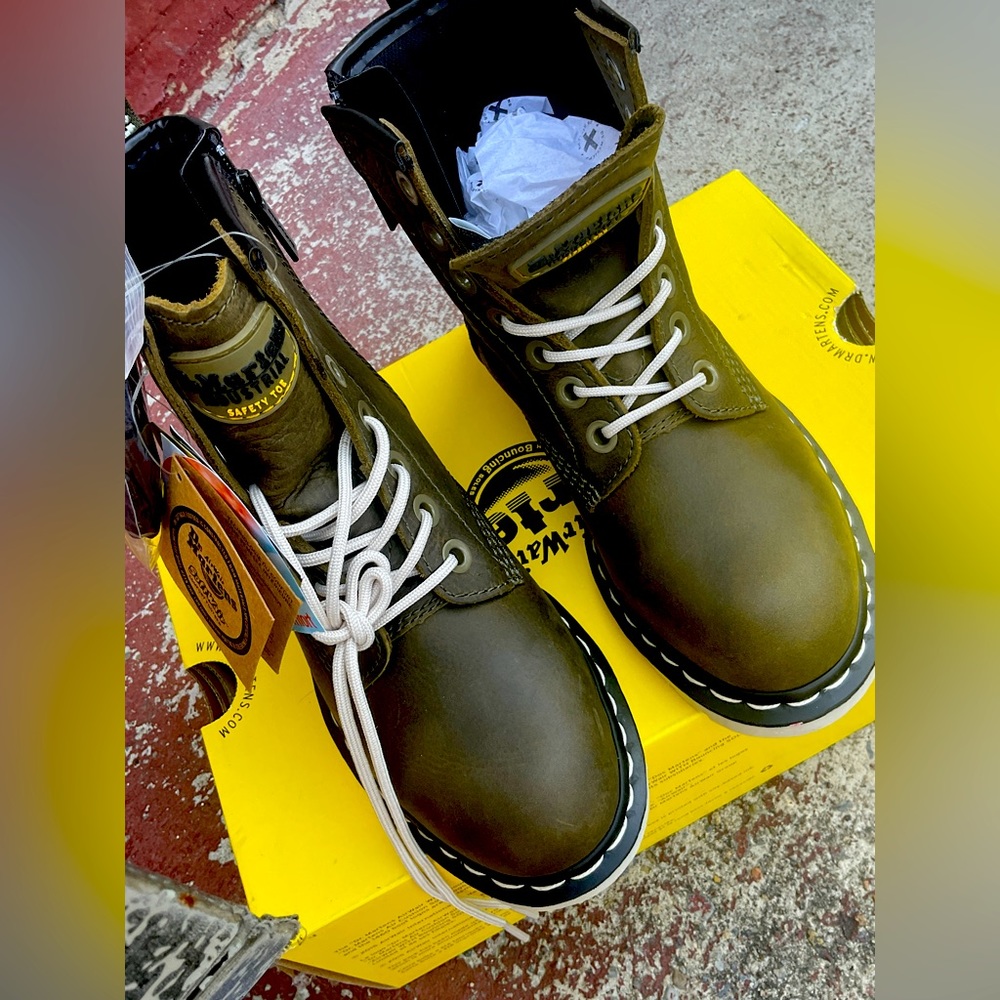 Dr Martens Airwalk boots